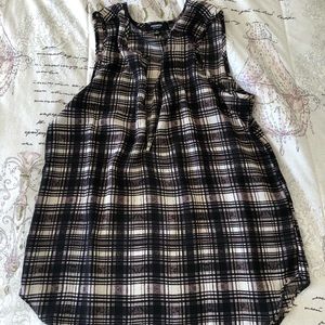 Plaid patterned sleeveless blouse